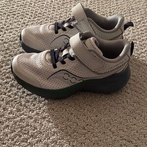Saucony Kids Kinvara 14 A/C Gray and Navy Sneakers